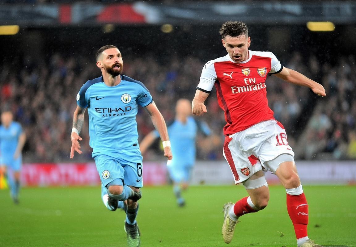 英超联赛积分榜：争冠双雄缠斗，黑马阿斯顿维拉狂飙冲击欧冠资格